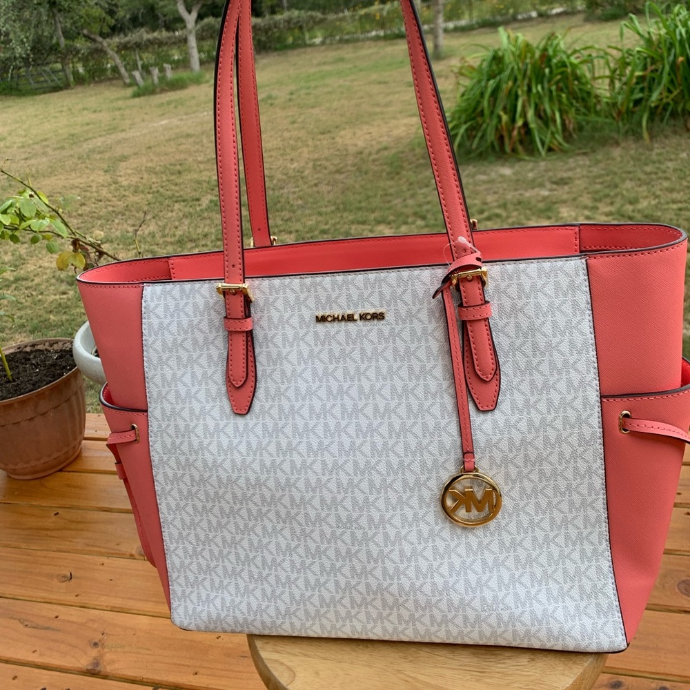 Michael Kors Gilly Large Drwstg Tote
